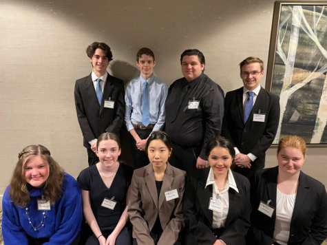 The 2022 Dowling Mock Trial team poses for the camera before their regional playoff round. 