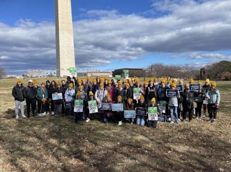 The group of DCHS students gather in front of the Washington Memorial. 