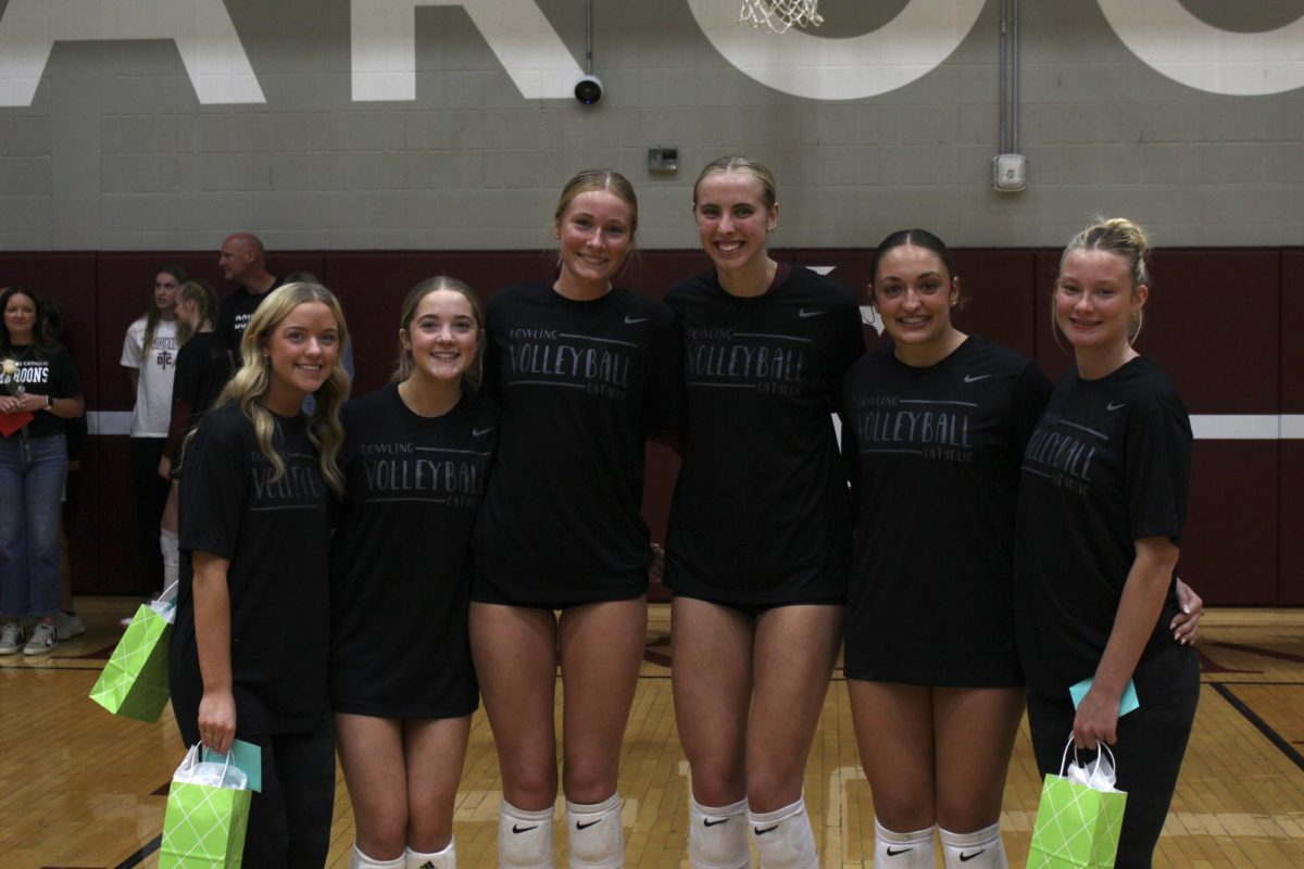 The seniors smile for a picture. 
L-R: Elly Alessio, Addi Alessio, Ava Groeteke, Ellie Muller, Tessa Holtorf, and Marion Boot