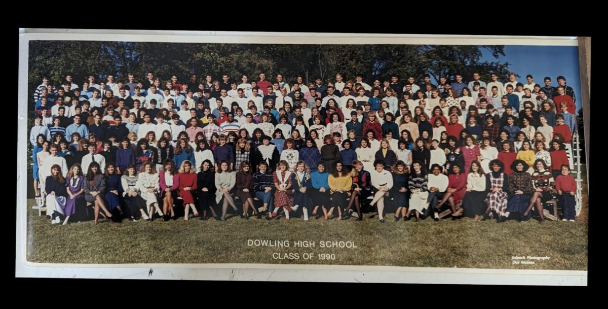 The class of 1990 Senior Photo.