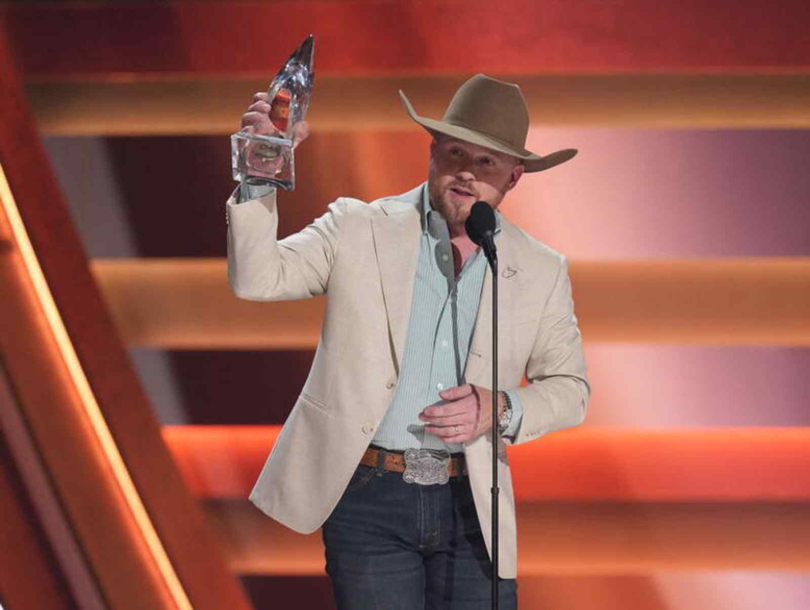 Cody Johnson giving his acceptance speech. 