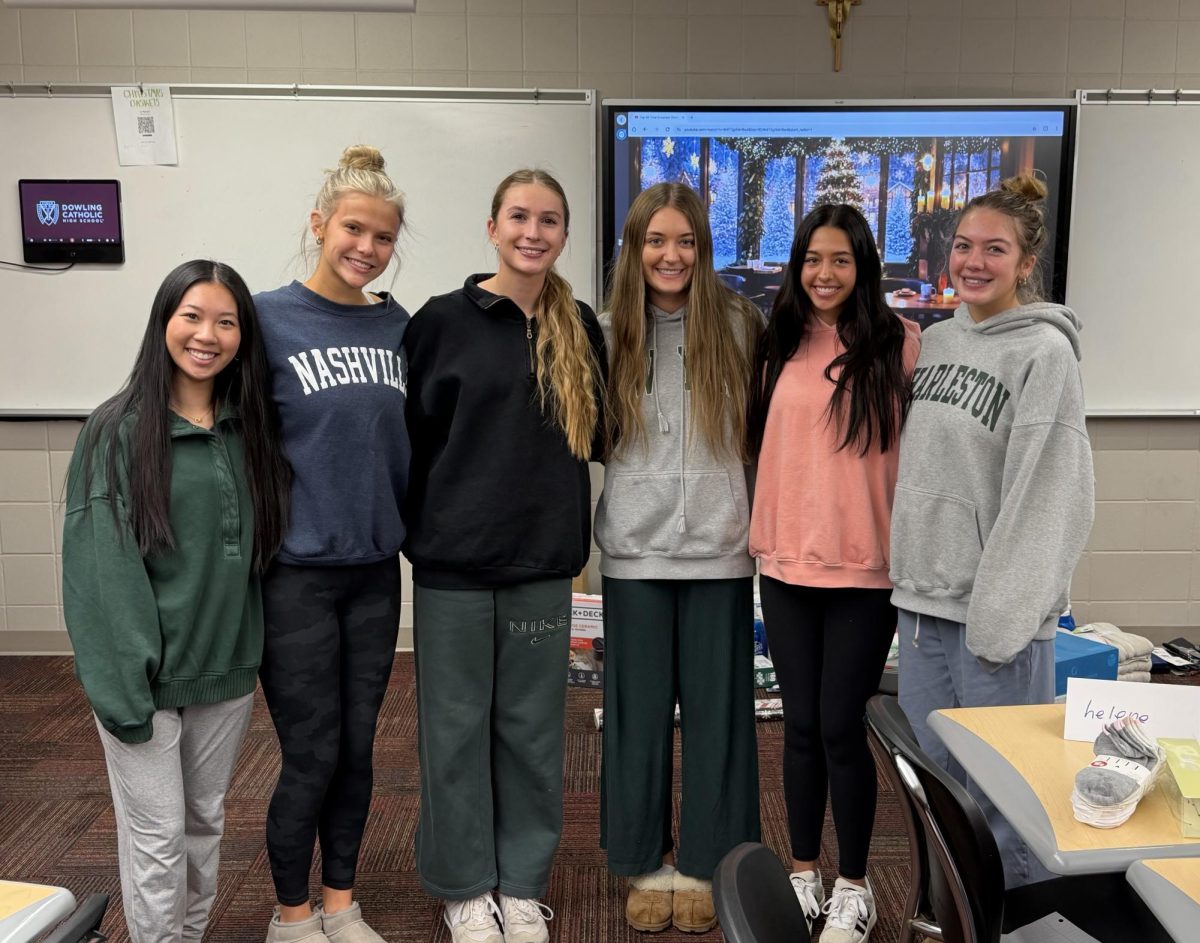 Ly Nguyen, Ella Larson, Maddy Rice, Raina Koenigs, Jada Daye, and Averie Staudt smile for a picture.