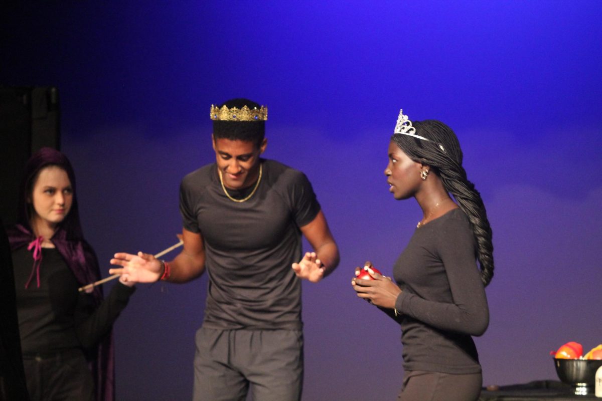 Ayak Malual and Charlie Deick acts as the prince and princess of the story.