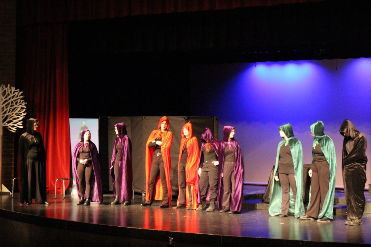 The Twelve Huntsman discusses their plans to avoid the King's tactics. 